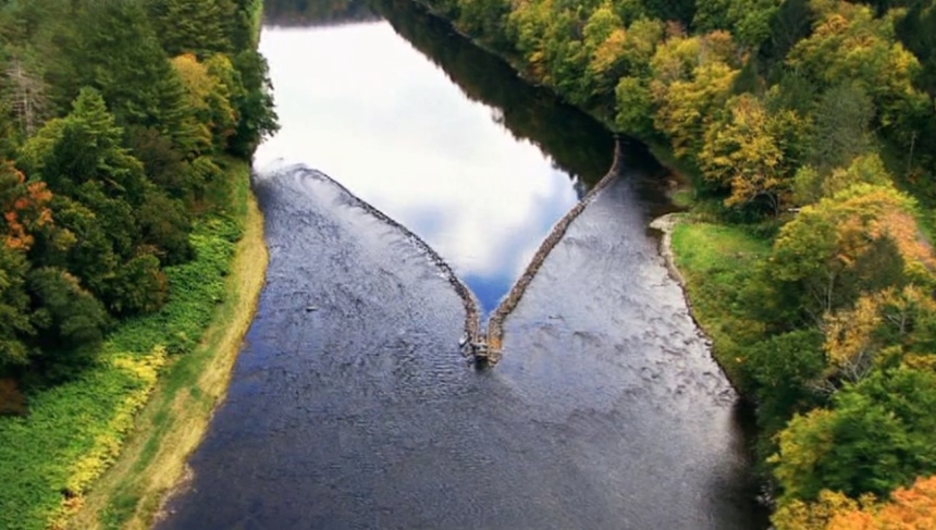 V-образная плотина на реке Дэлавер