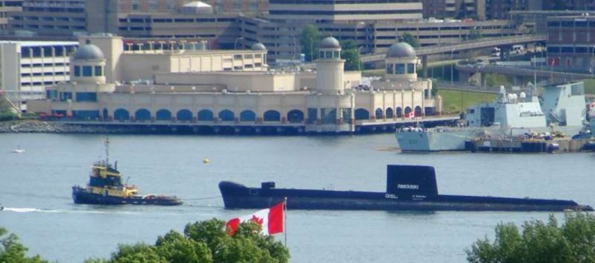 Буксировка подлодки HMCS Onondaga в пункт назначения