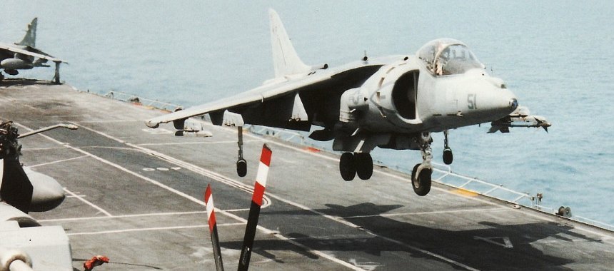 Истребитель вертикального взлета Harrier
