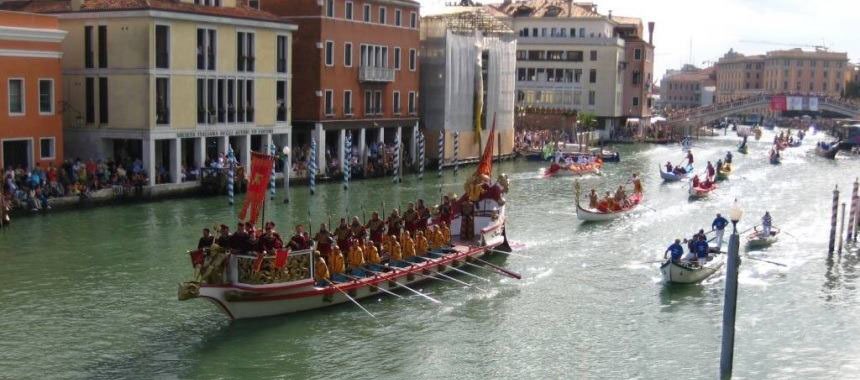 В Венеции прошел парад лодок