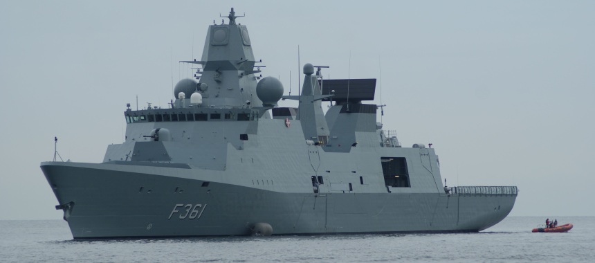 Фрегат Королевских ВМС Дании HDMS Iver Huitfeldt