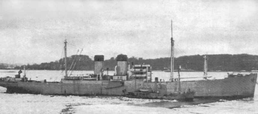 Рейдер Orion в Киле 1940 год. Вторая труба крейсера - фальшивая