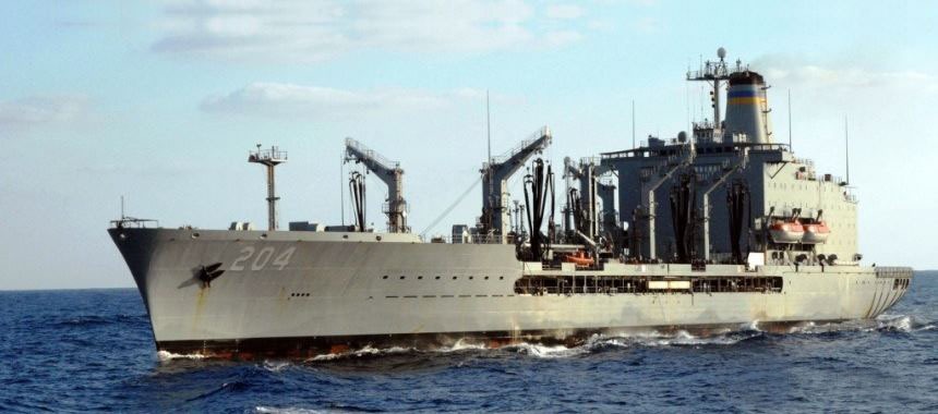 Корабль ВМС США атаковал рыболовное судно у побережья ОАЭ
