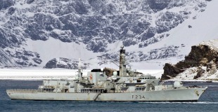 Guided missile frigate HMS Iron Duke (F234) 2