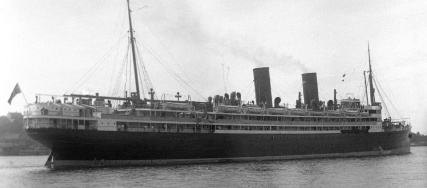 Пароход RMS Niagara выходит из порта