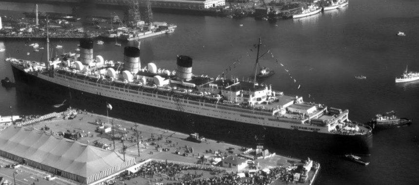 Пассажирский лайнер Queen Mary в родном порту