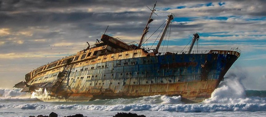 Разрушенное судно American Star (лайнер Америка)