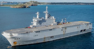 Amphibious assault ship Dixmude (L9015) 0