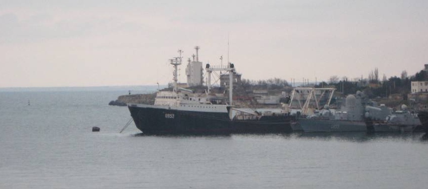 Килектор Шостка (U852) у причала; Стрелецкая бухта, Севастополь