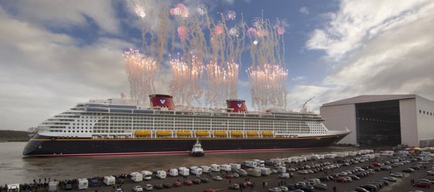 Круизный лайнер «Disney Fantasy» компании «Disney Cruise Line»