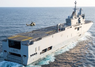 Amphibious assault ship Dixmude (L9015) 4