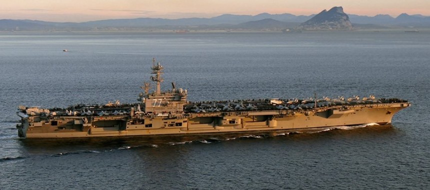 USS George H.W. Bush (CVN 77) проходит Гибралтар