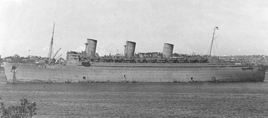 Круизный лайнер Queen Mary в период боевых действий