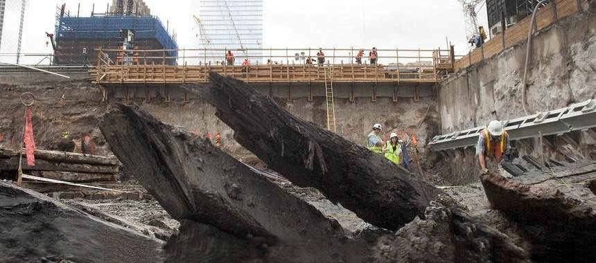 В Нью-Йорке на месте разрушенных башен-близнецов найден древний корабль