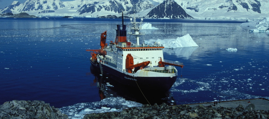 Ледокол на антарктической станции Ротера, 1994 год