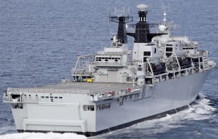 ​Десантний транспорт-док HMS Albion (L14) 3