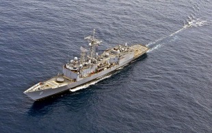 Guided missile frigate USS McInerney (FFG-8) 2