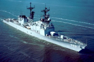 Destroyer USS Harry W. Hill (DD-986) 3