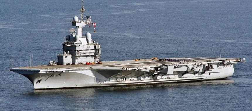 Франция выводит авианосец «Charles de Gaulle» из состава Ливийской операции