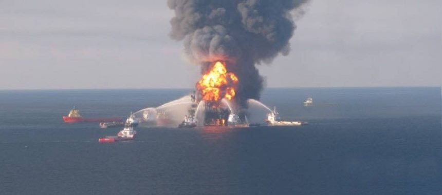 Утечку нефти в Мексиканском заливе остановят благодаря железобетонной конструкции