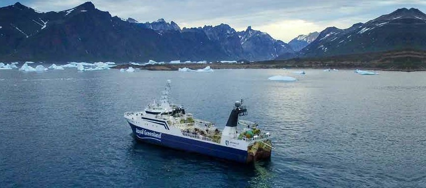 Траулер Akamalik у берегов Гренландии