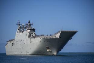Landing helicopter dock HMAS Adelaide (L01) 2
