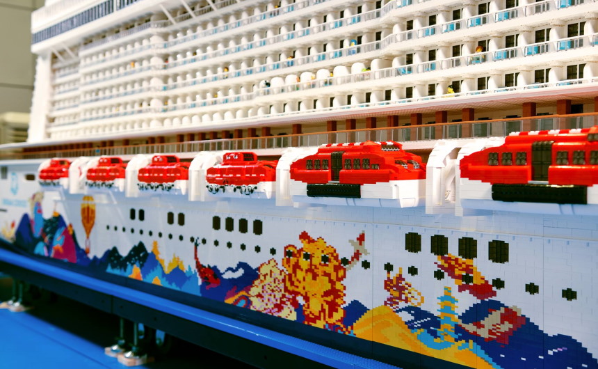 Крупнейший в мире Лего-лайнер