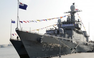 Guided missile frigate ROKS Seoul (FF-952) 1