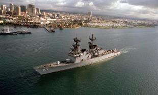Destroyer USS David R. Ray (DD-971) 0