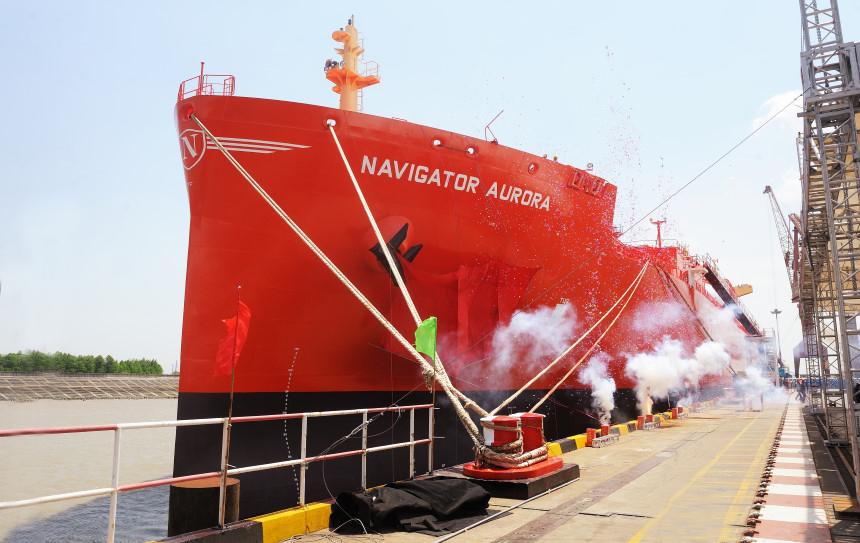 Церемония передачи танкера-газовоза Navigator Aurora владельцу