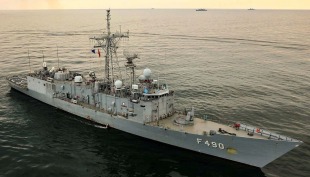 Guided missile frigate USS Clifton Sprague (FFG-16) 2