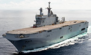 Amphibious assault ship Dixmude (L9015) 1