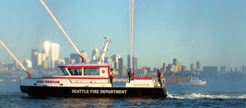 Пожарный катер FIRE1 в гавани