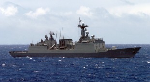 Guided missile destroyer ROKS Munmu the Great (DDH-976) 2
