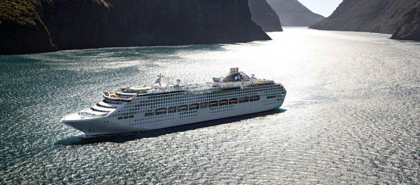 Круизный лайнер Sea Princess во фьордах Норвегии