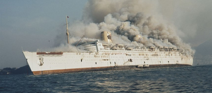 Пожар на борту пассажирского лайнера Queen Elizabeth