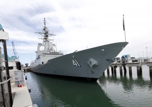 Guided missile destroyer HMAS Brisbane (DDG 41) 6