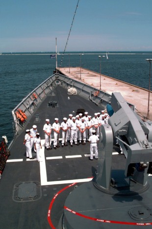 Ракетний фрегат USS Oliver Hazard Perry (FFG-7) 3