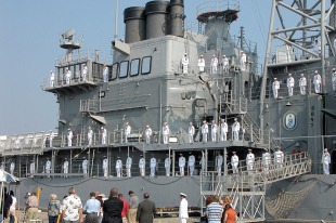Ракетный крейсер USS Ticonderoga (CG-47) 4