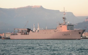 ​Десантний транспорт-док Bougainville (L9077) 2