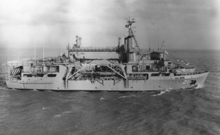 Корабель порятунку підводних човнів USS Pigeon (ASR-21) 2