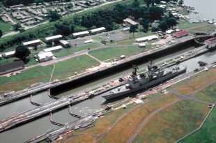 Destroyer USS Arthur W. Radford (DD-968) 4