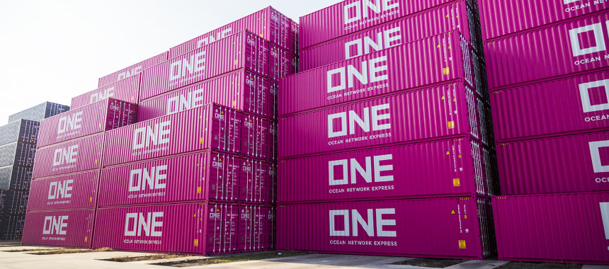 Розовые контейнеры компании Ocean Network Express