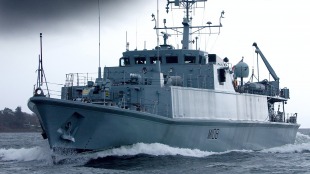 Тральщик-шукач мін Чернігів (M 310) (колишній HMS Grimsby) 1