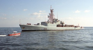 Эсминец-вертолетоносец HMCS Nipigon (DDH 266) 0