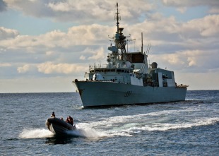 Фрегат УРО HMCS Fredericton (FFH 337) 2