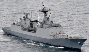 Guided missile destroyer ROKS Dae Jo-yeong (DDH-977) 1